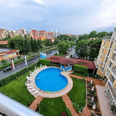 Reina Flores Park * Napospart