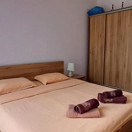 Apartman Reina Flores Park