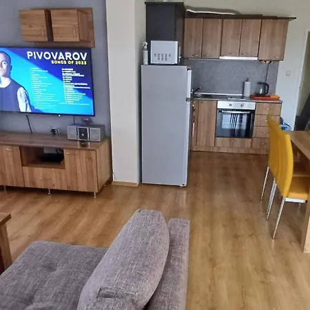 Reina Flores Park Apartman *