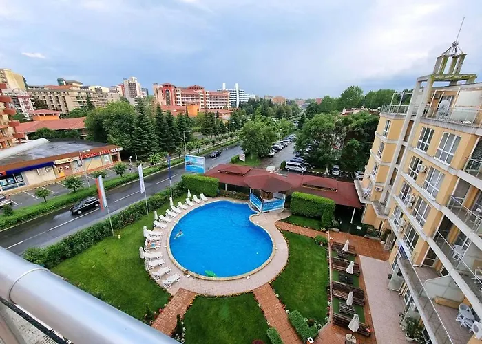 Reina Flores Park * Słoneczny Brzeg