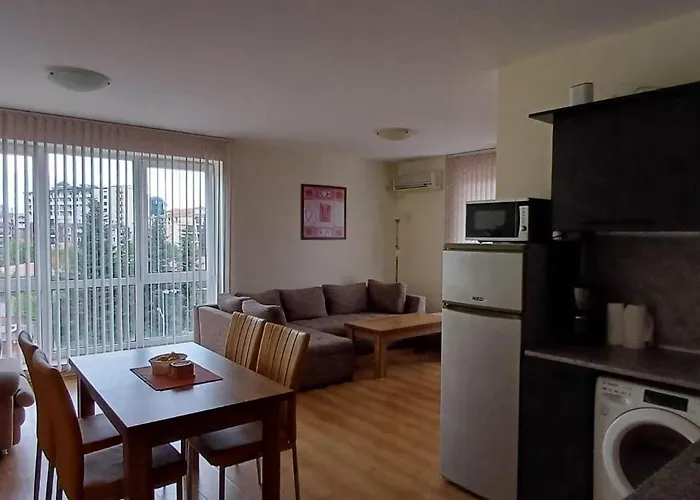 Reina Flores Park Apartament *