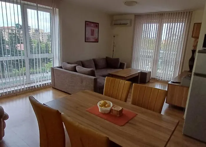 Reina Flores Park Apartament Słoneczny Brzeg