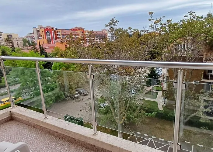 Reina Flores Park Słoneczny Brzeg